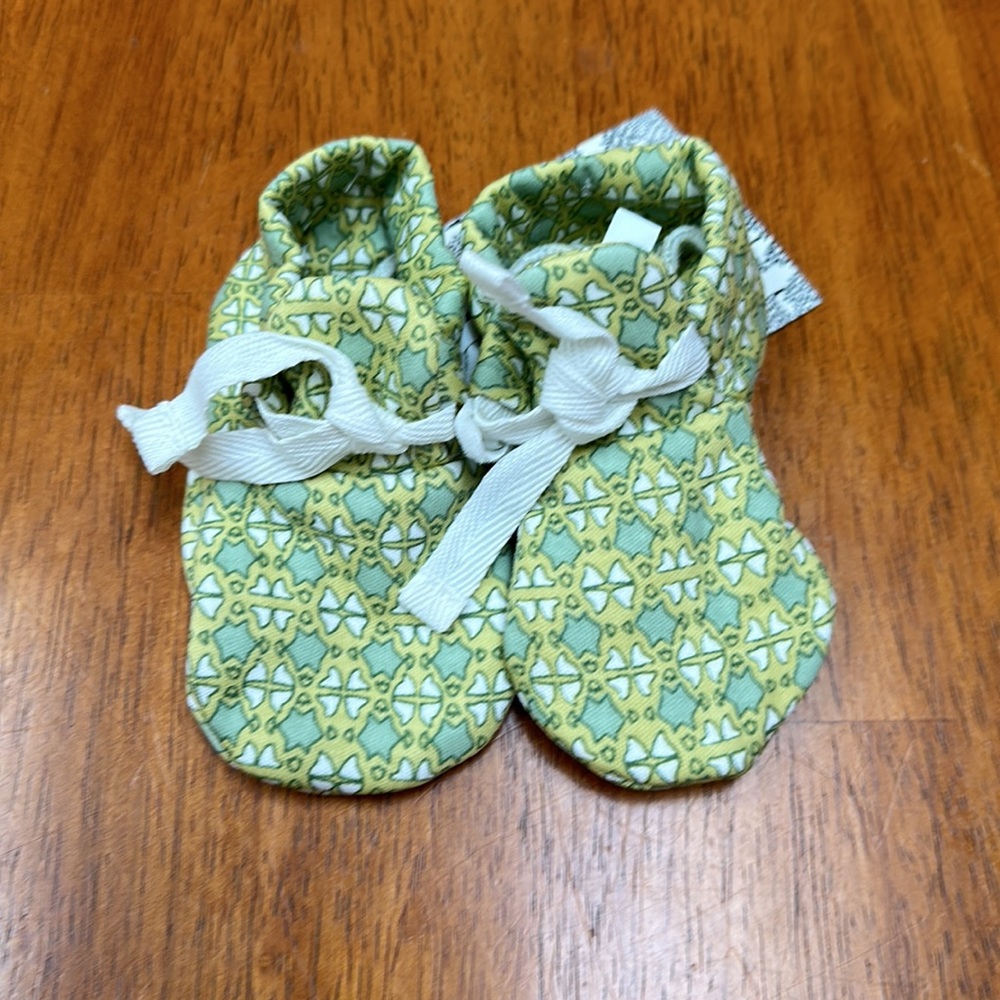 Kate Quinn Organic Cotton Booties 6-12 months NWT